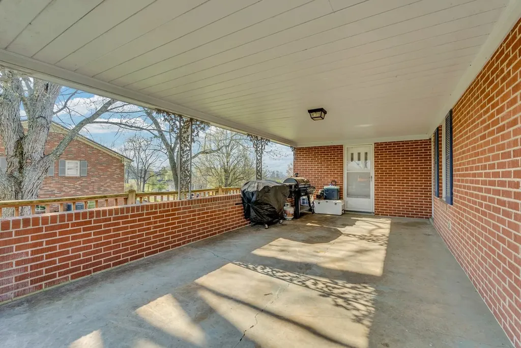 607 Turn Table Road Sparta TN 38583