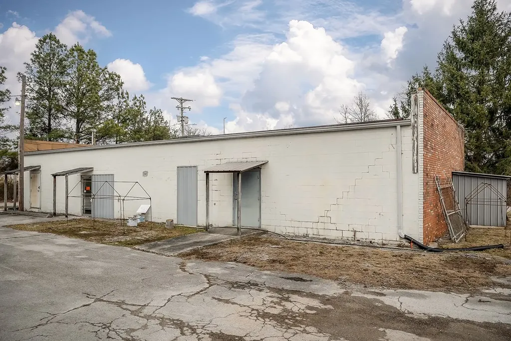 1410 Bradford Hicks Drive Livingston TN 38570