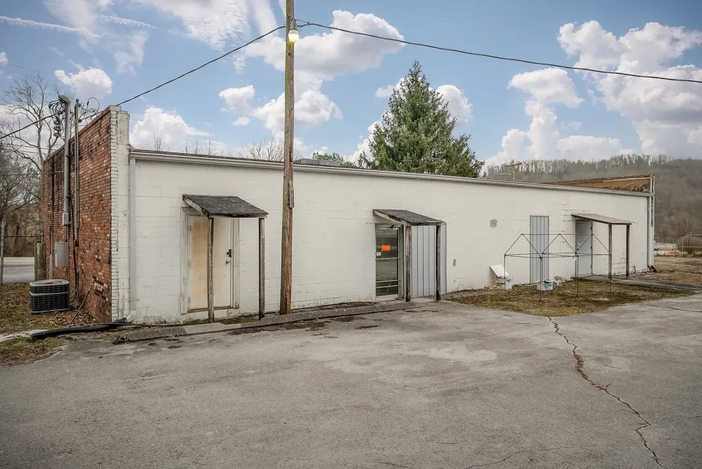 1410 Bradford Hicks Drive Livingston TN 38570