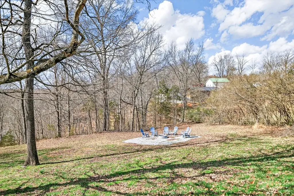 1541 Hassler Loop Byrdstown TN 38549