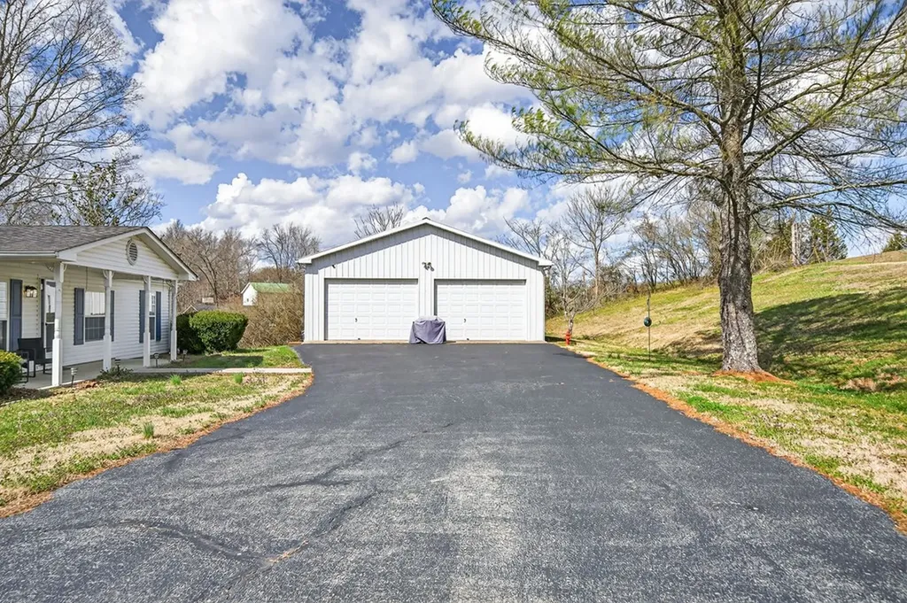 1541 Hassler Loop Byrdstown TN 38549