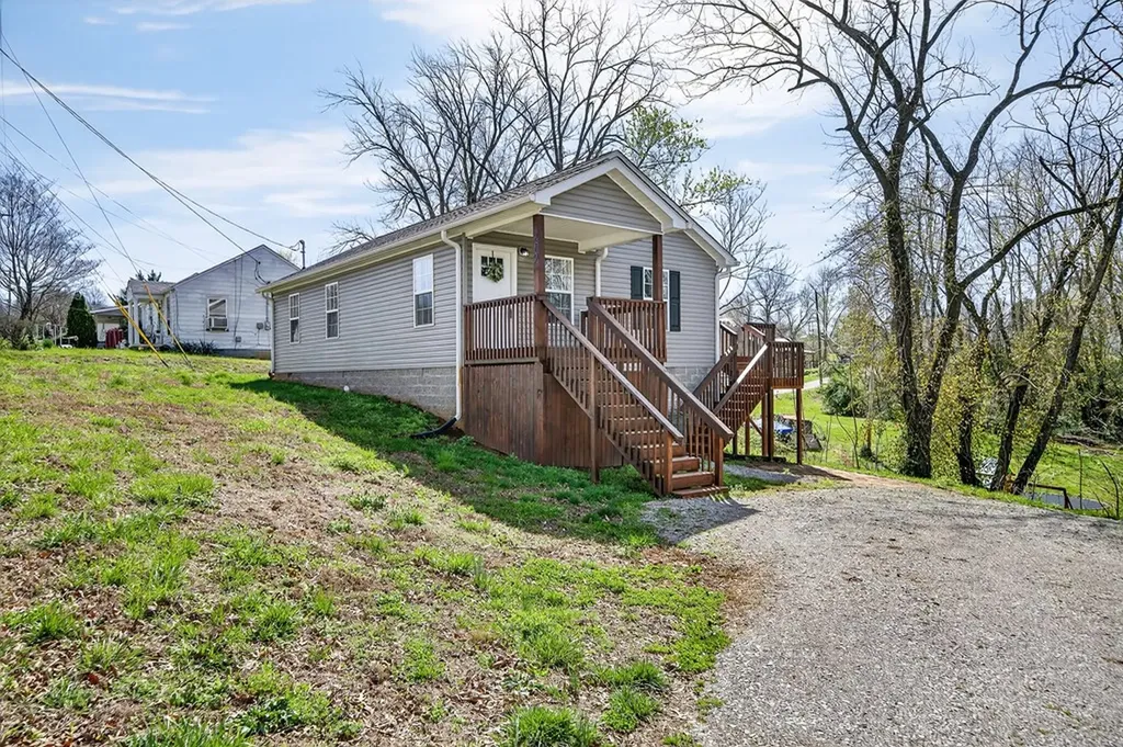 219 E Bronson Street Sparta TN 38583
