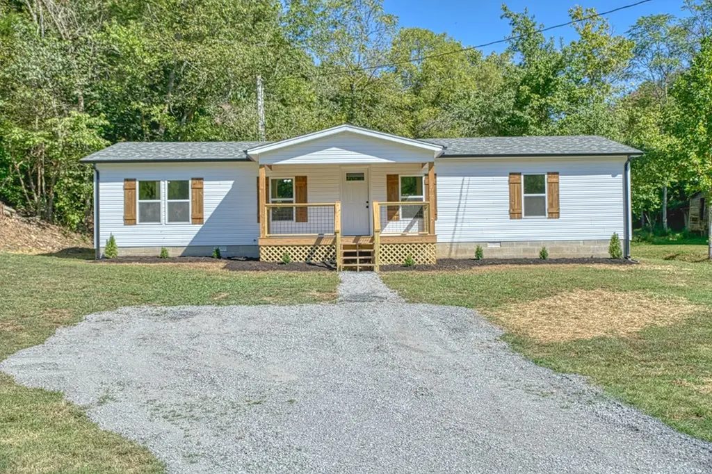 2204 Wartrace Highway Whitleyville TN 38588