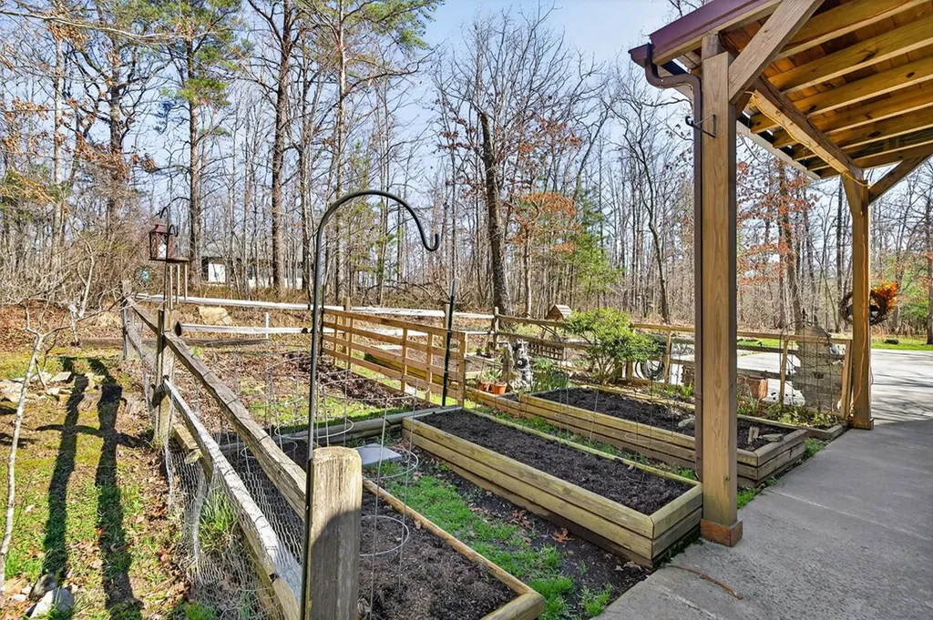 499 Hemlock Lane Spencer TN 38585-4143