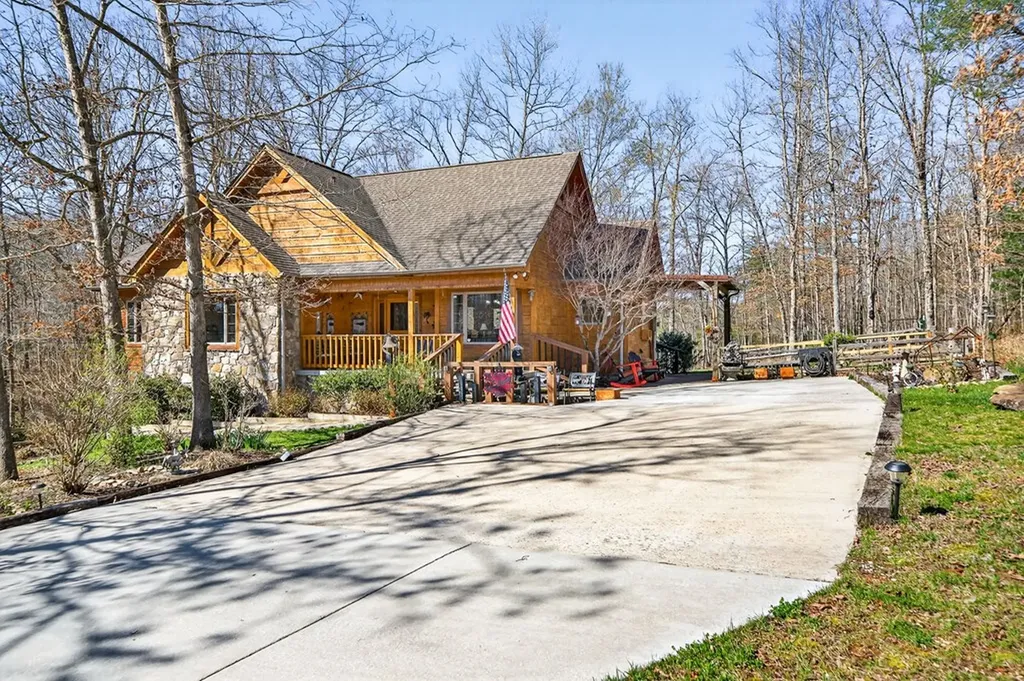 499 Hemlock Lane Spencer TN 38585-4143