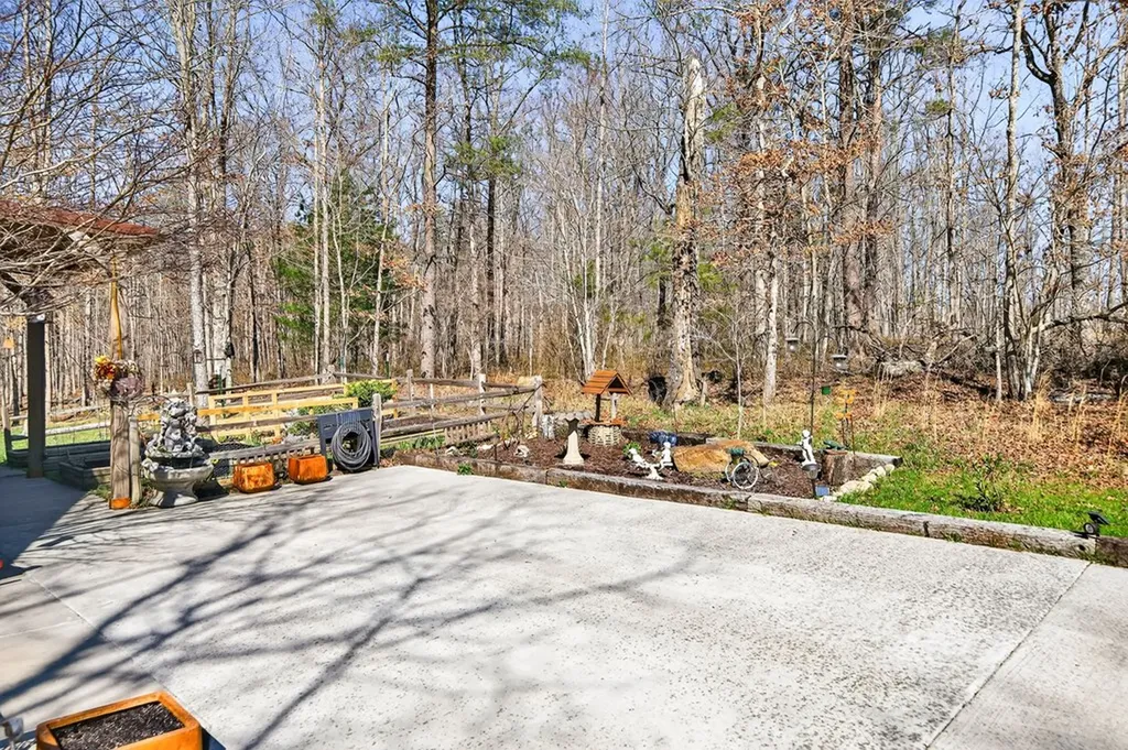 499 Hemlock Lane Spencer TN 38585-4143