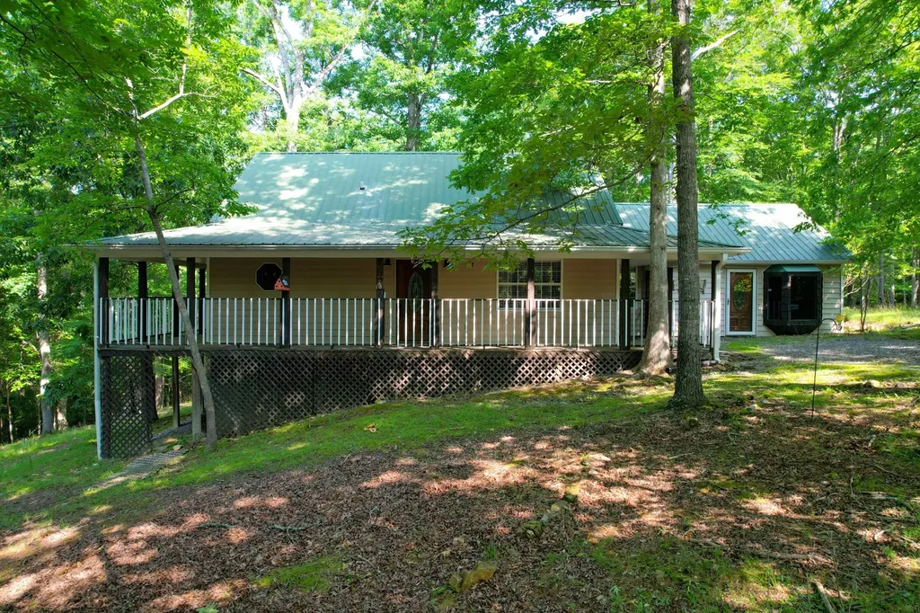 1678 Four Seasons Drive Smithville TN 37166