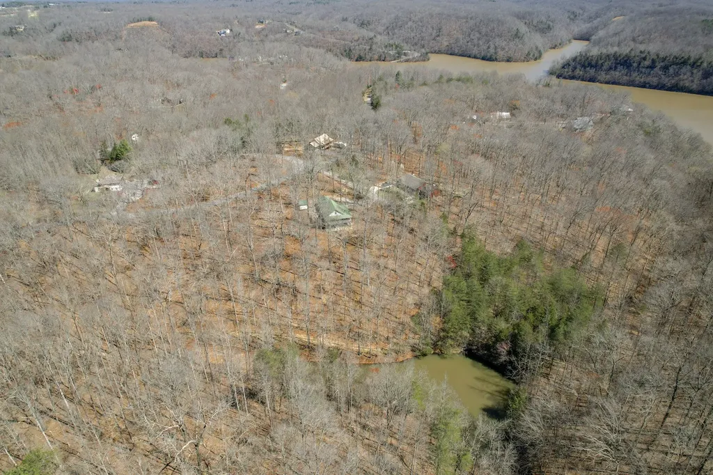 1678 Four Seasons Drive Smithville TN 37166