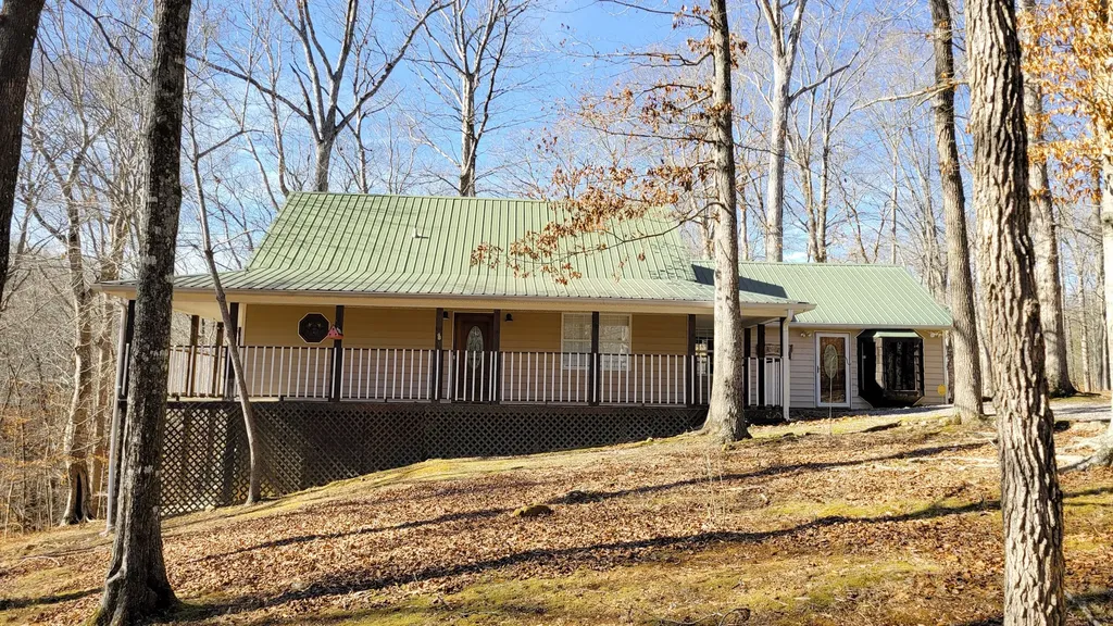 1678 Four Seasons Drive Smithville TN 37166