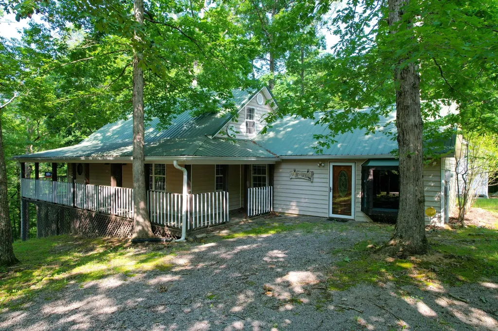 1678 Four Seasons Drive Smithville TN 37166