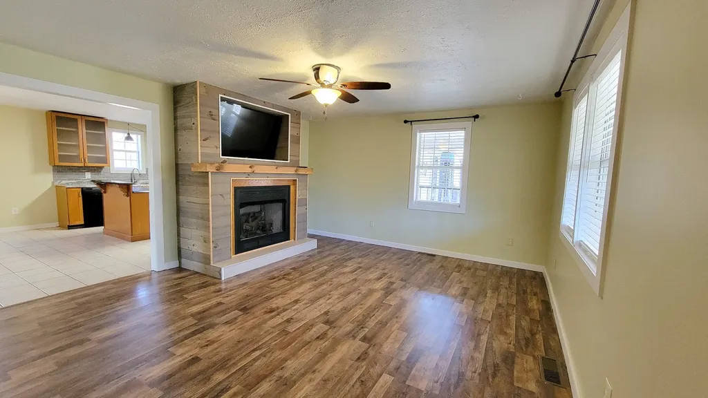 1678 Four Seasons Drive Smithville TN 37166