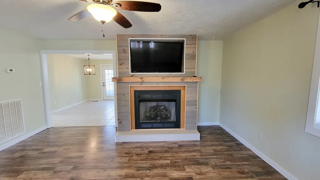 1678 Four Seasons Drive Smithville TN 37166