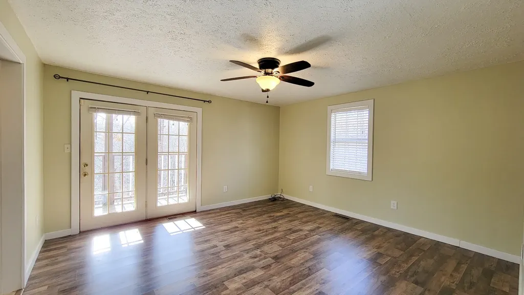 1678 Four Seasons Drive Smithville TN 37166