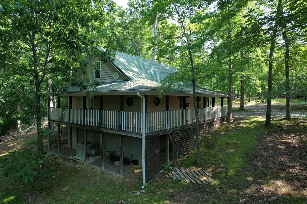 1678 Four Seasons Drive Smithville TN 37166