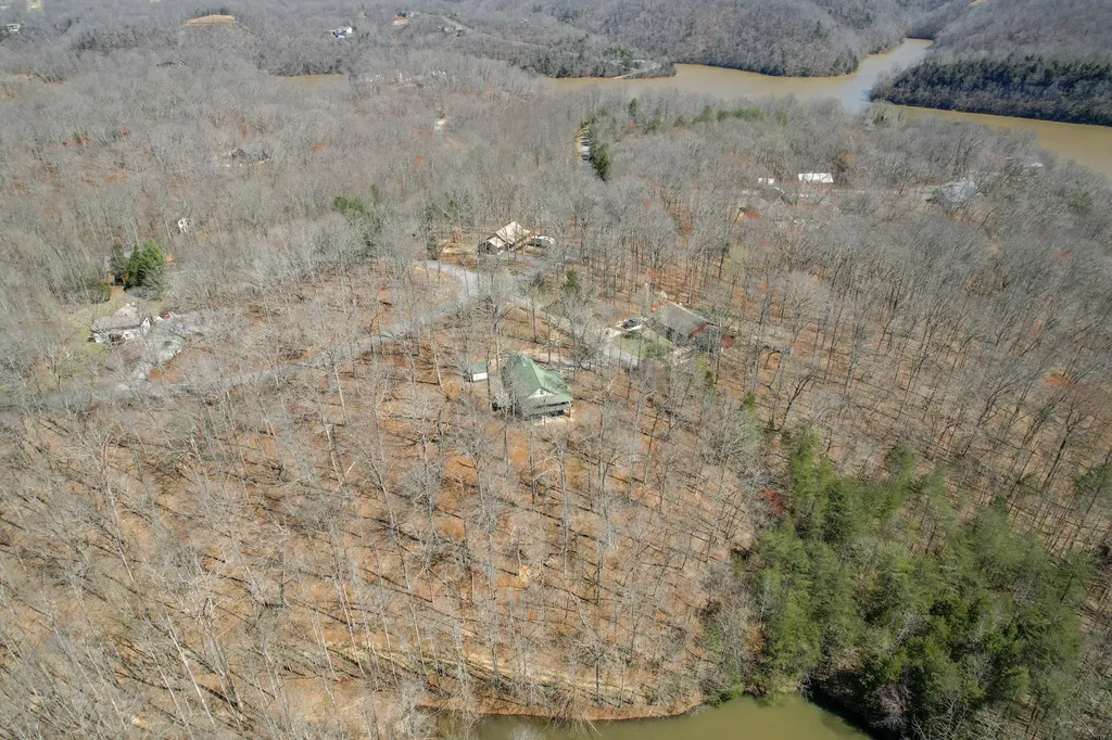 1678 Four Seasons Drive Smithville TN 37166