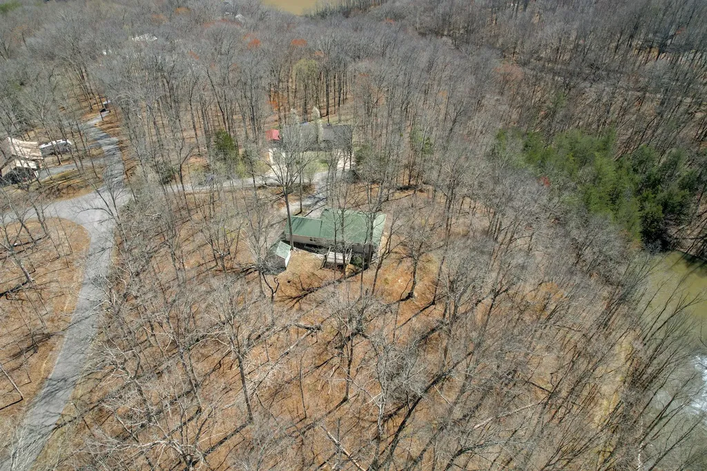 1678 Four Seasons Drive Smithville TN 37166