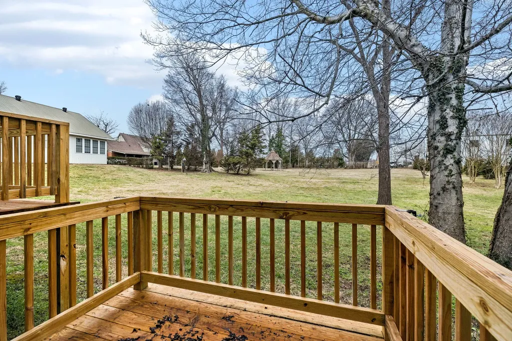 122 W Broad Street Smithville TN 37166