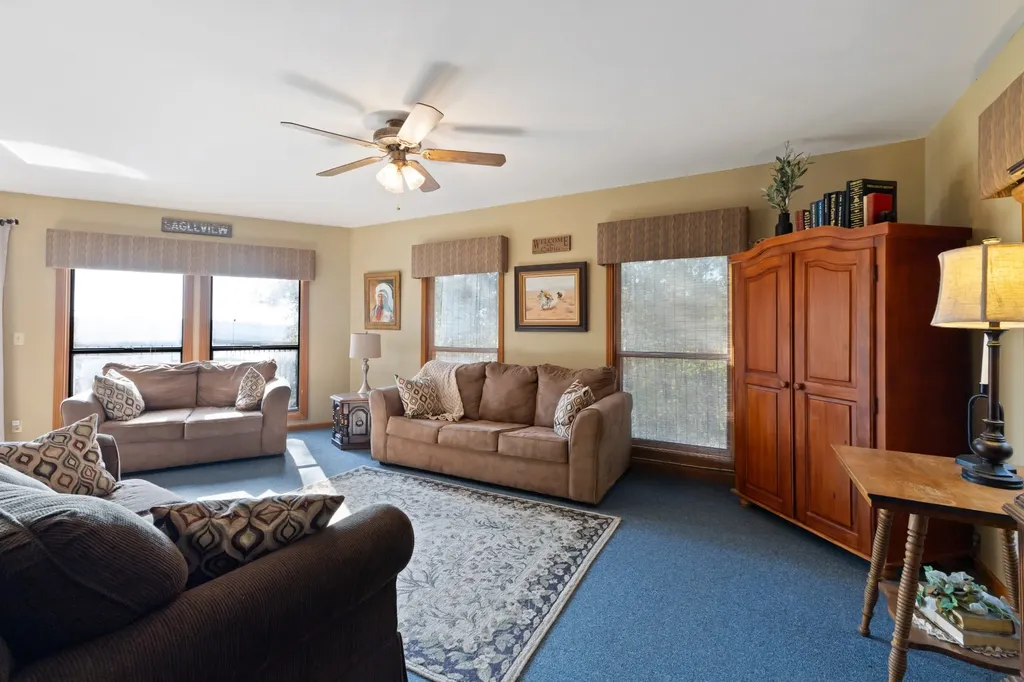 9828 Clydeton Road Waverly TN 37185