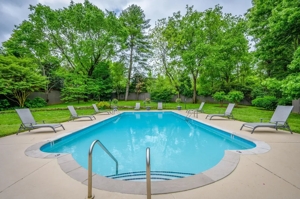 105 Leake Avenue Nashville TN 37205