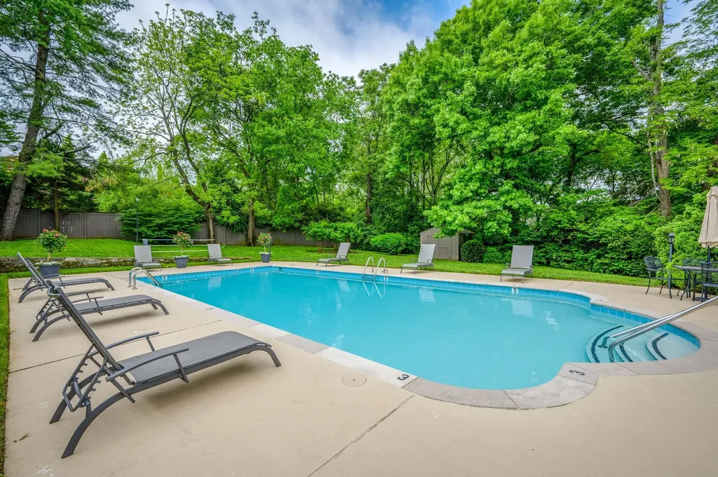 105 Leake Avenue Nashville TN 37205
