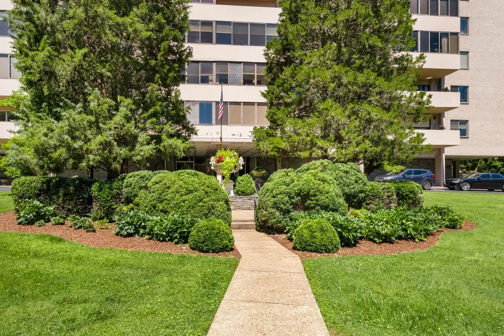 105 Leake Avenue Nashville TN 37205