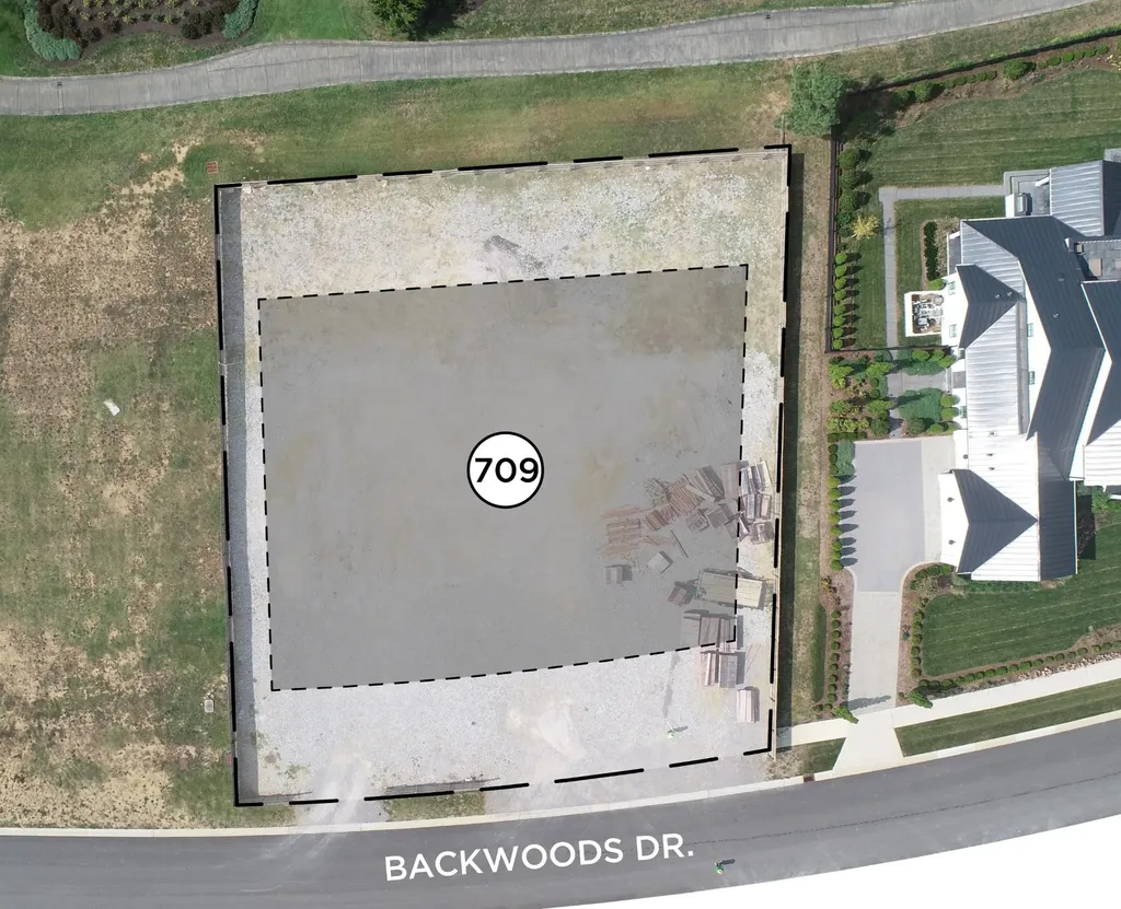 8017 Backwoods Pvt Drive College Grove TN 37046