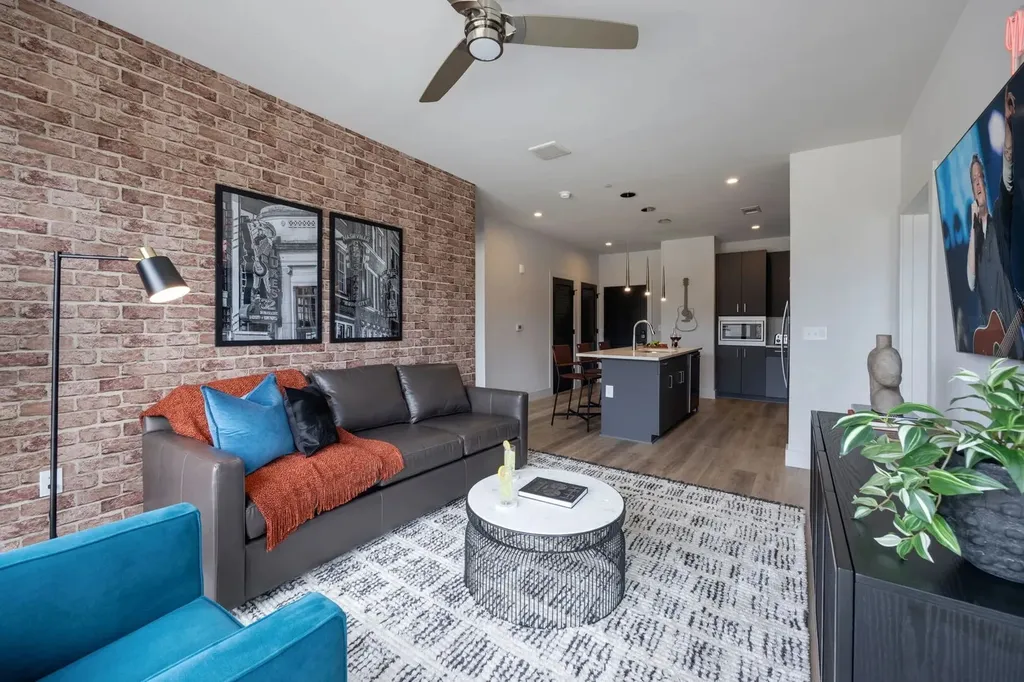 303 31st Ave, N Nashville TN 37203