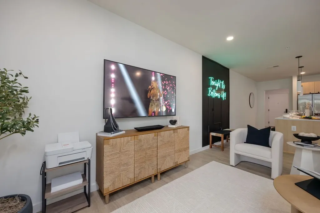 635 7th Ave, S Nashville TN 37203