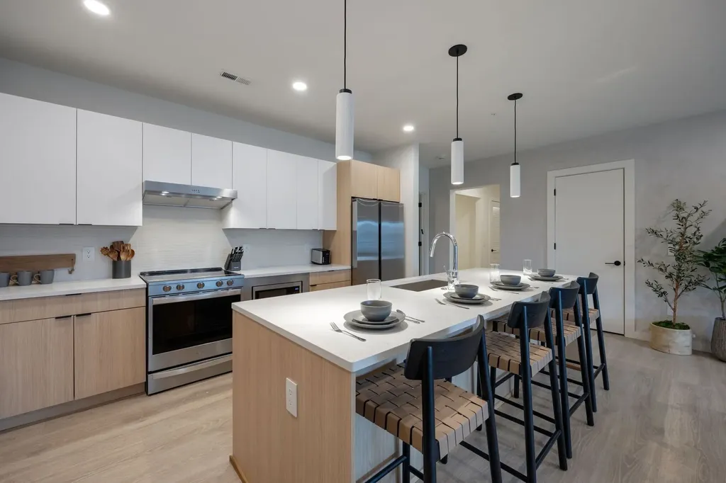 635 7th Ave, S Nashville TN 37203