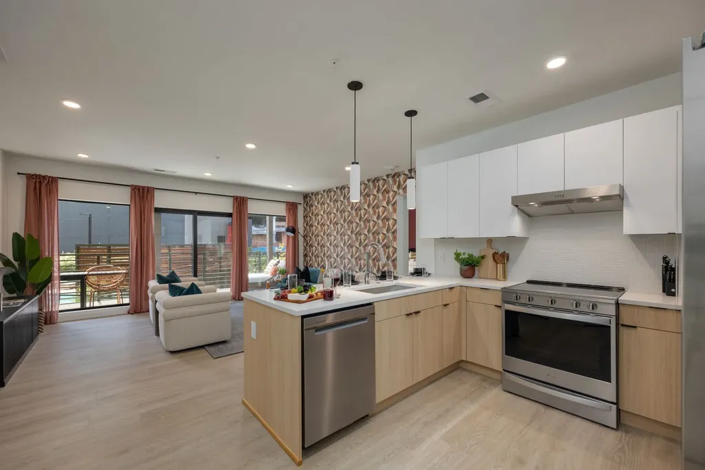 635 7th Ave, S Nashville TN 37203
