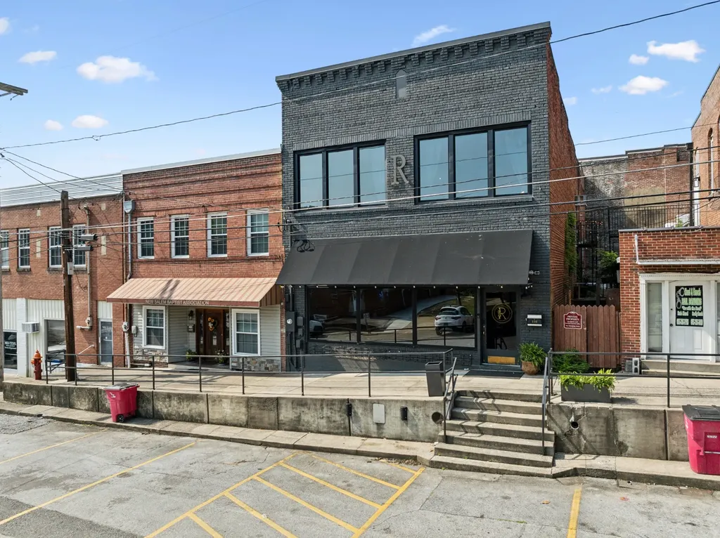 110 Third Ave, W Carthage TN 37030