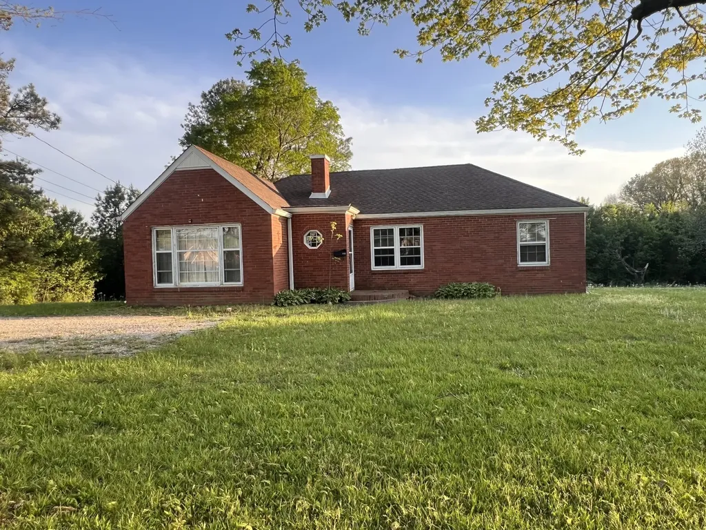 820 Rossview Road Clarksville TN 37043