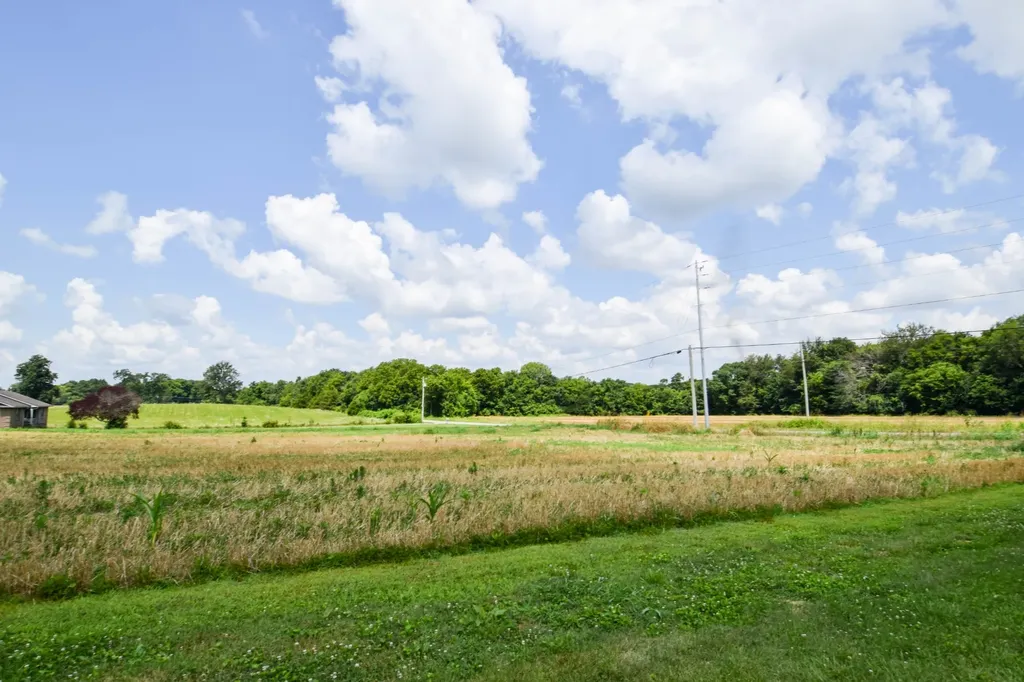 135 Old Hwy 52w Portland TN 37148