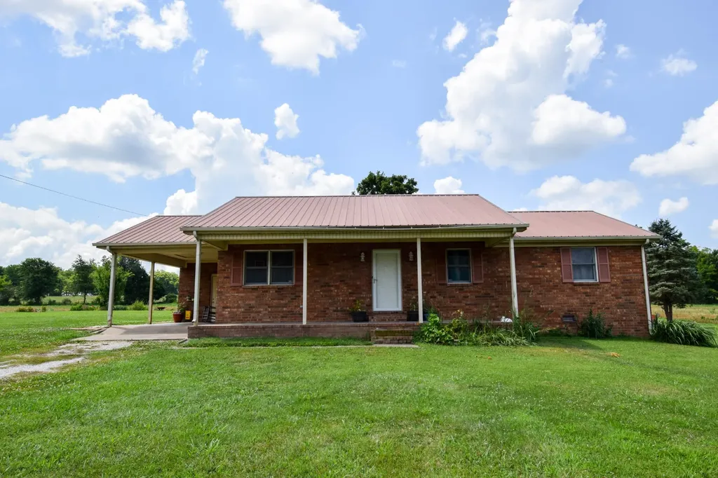 135 Old Hwy 52w Portland TN 37148