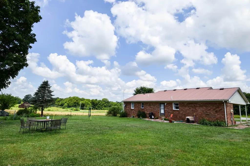 135 Old Hwy 52w Portland TN 37148