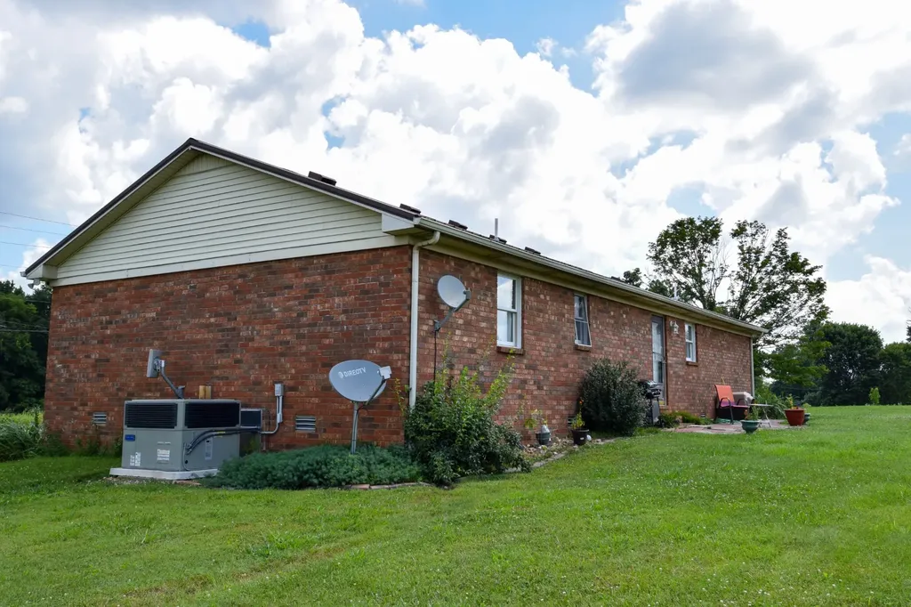 135 Old Hwy 52w Portland TN 37148