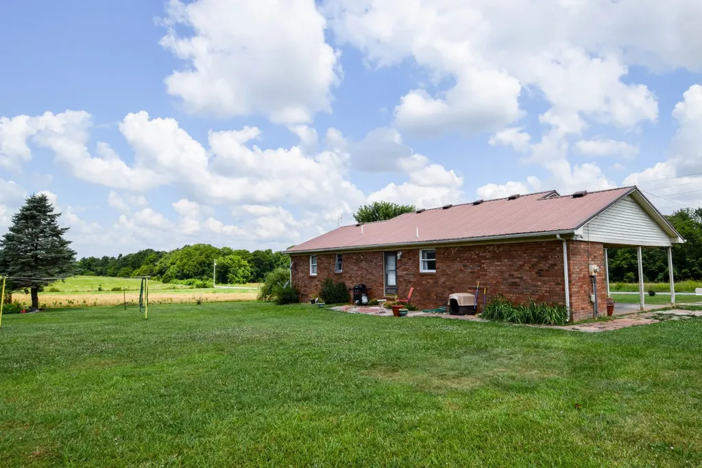 135 Old Hwy 52w Portland TN 37148