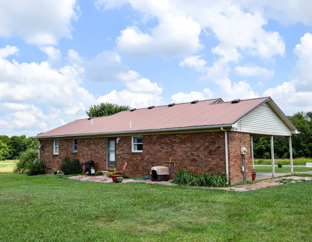 135 Old Hwy 52w Portland TN 37148