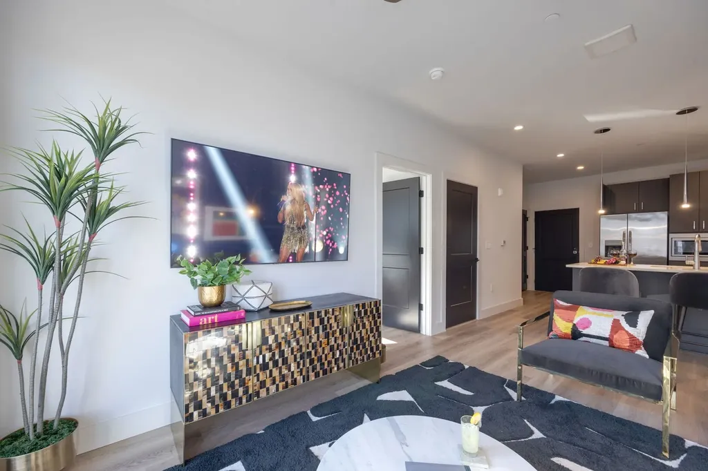 303 31st Ave, N Nashville TN 37203