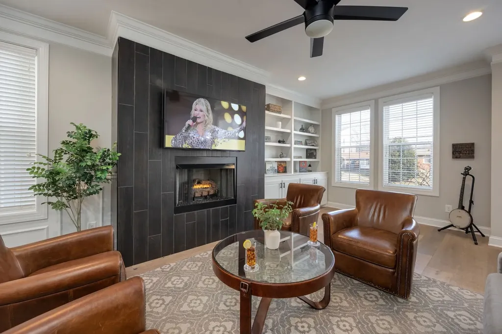 1009A 12th Ave, S Nashville TN 37203