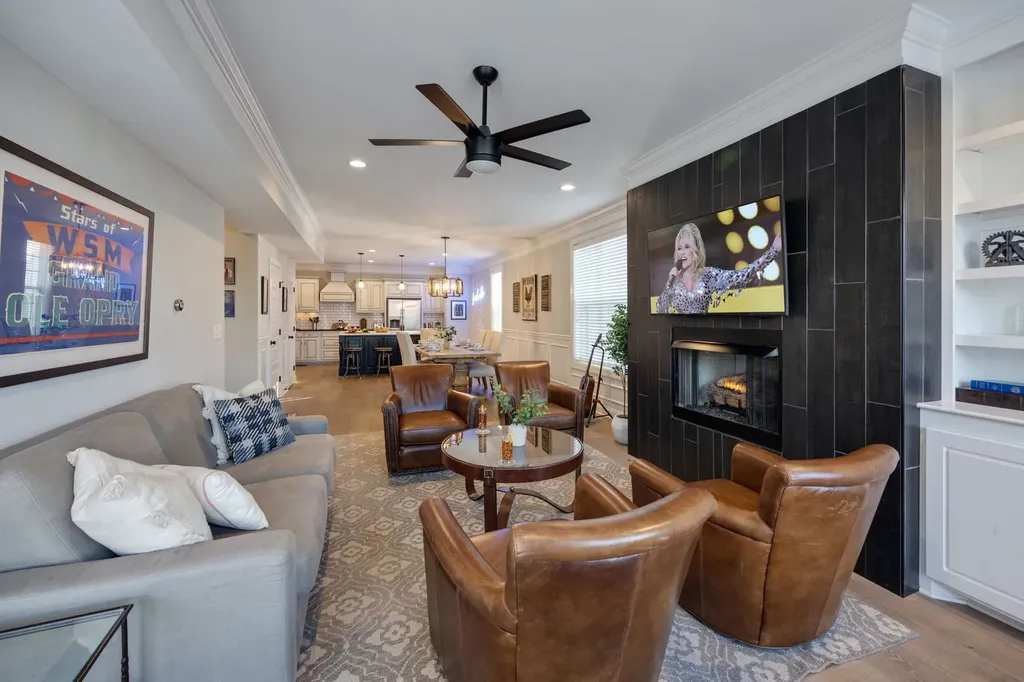 1009A 12th Ave, S Nashville TN 37203