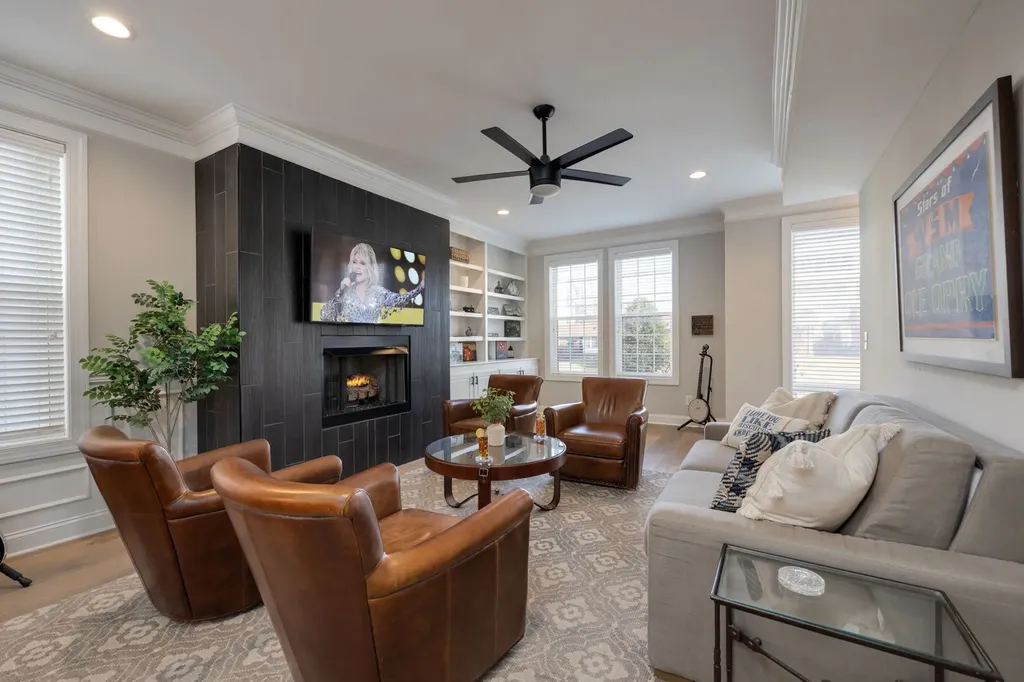 1009A 12th Ave, S Nashville TN 37203