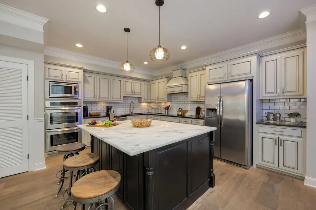 1009A 12th Ave, S Nashville TN 37203
