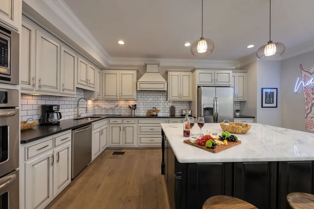 1009A 12th Ave, S Nashville TN 37203