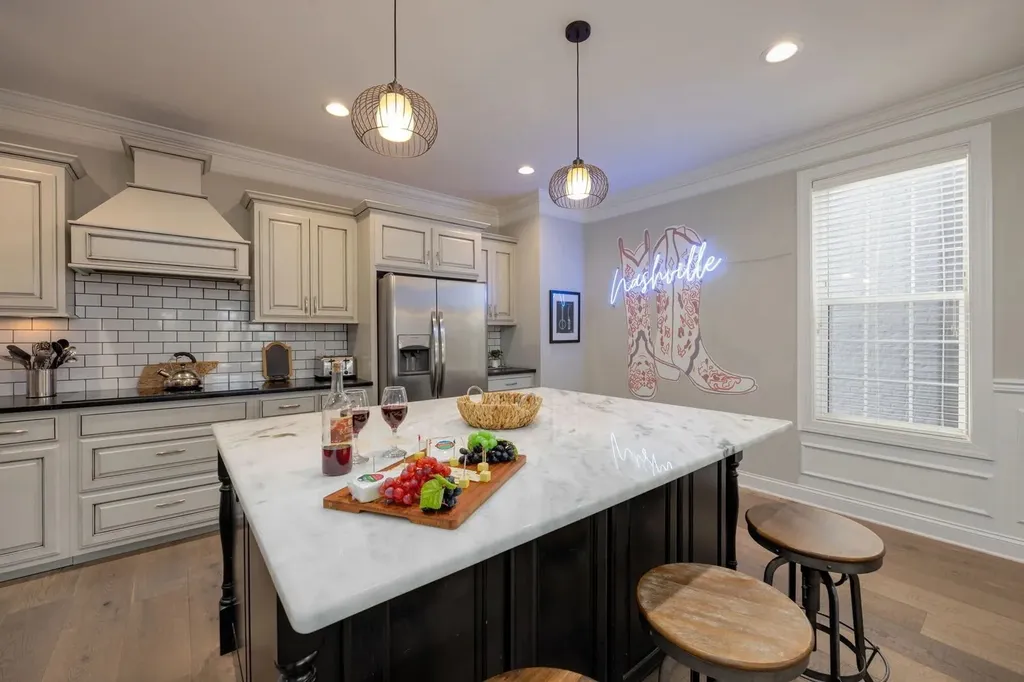 1009A 12th Ave, S Nashville TN 37203