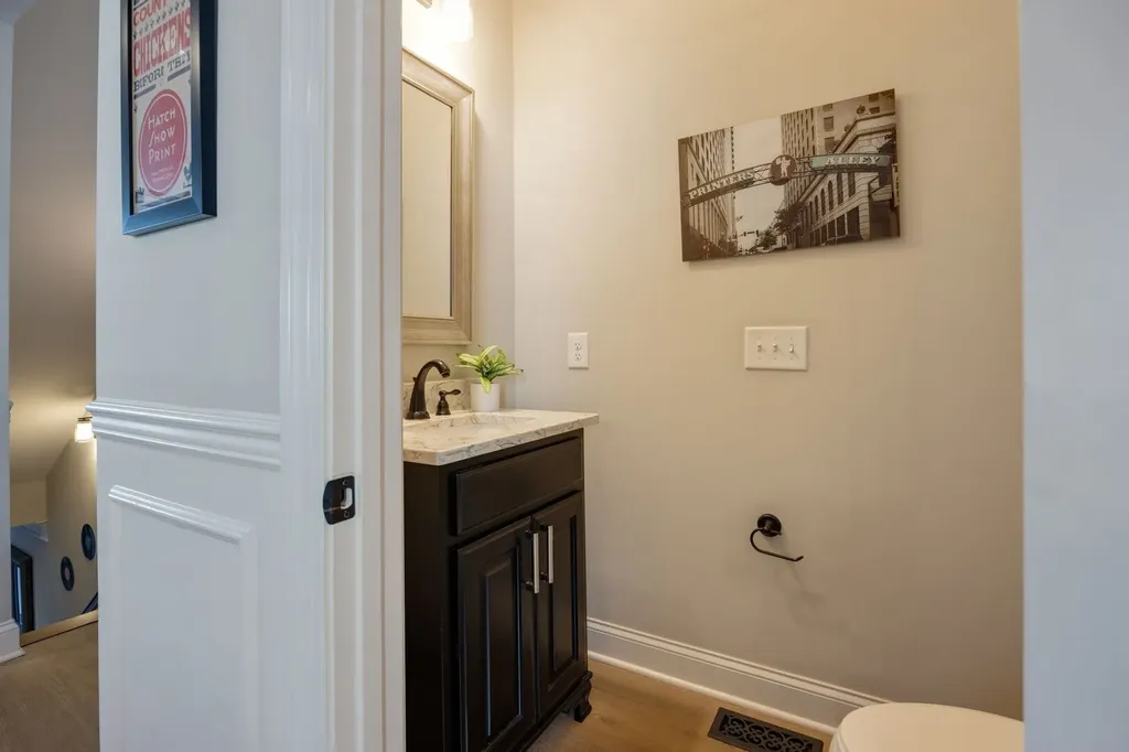 1009A 12th Ave, S Nashville TN 37203