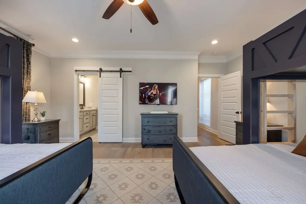 1009A 12th Ave, S Nashville TN 37203