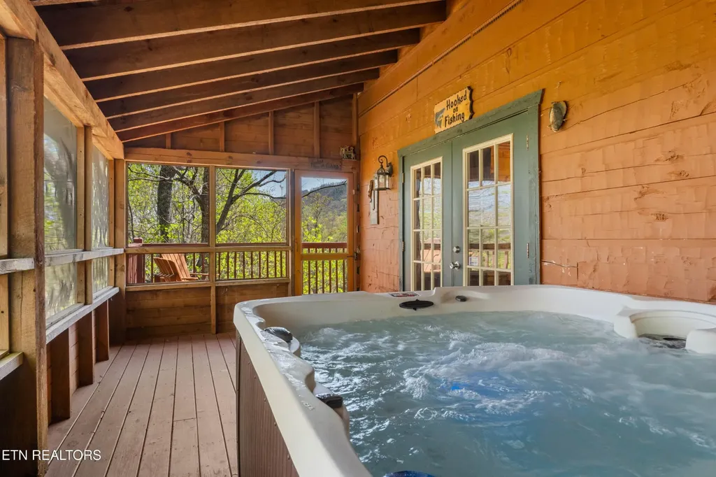 4388 Carolina Cove Way Pigeon Forge TN 37863