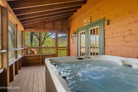 4388 Carolina Cove Way Pigeon Forge TN 37863