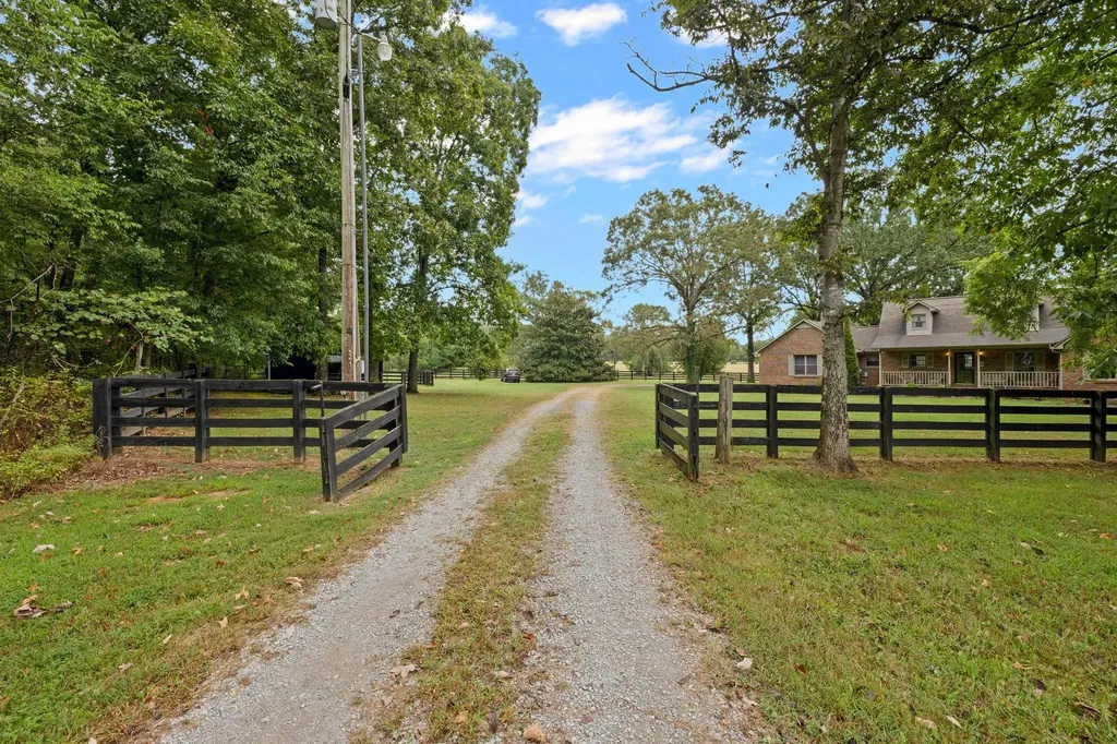 5010 John Lee Johnson Road Columbia TN 38401